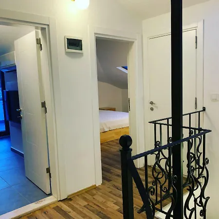 The Townhouse Апартаменти