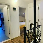 The Townhouse アパート